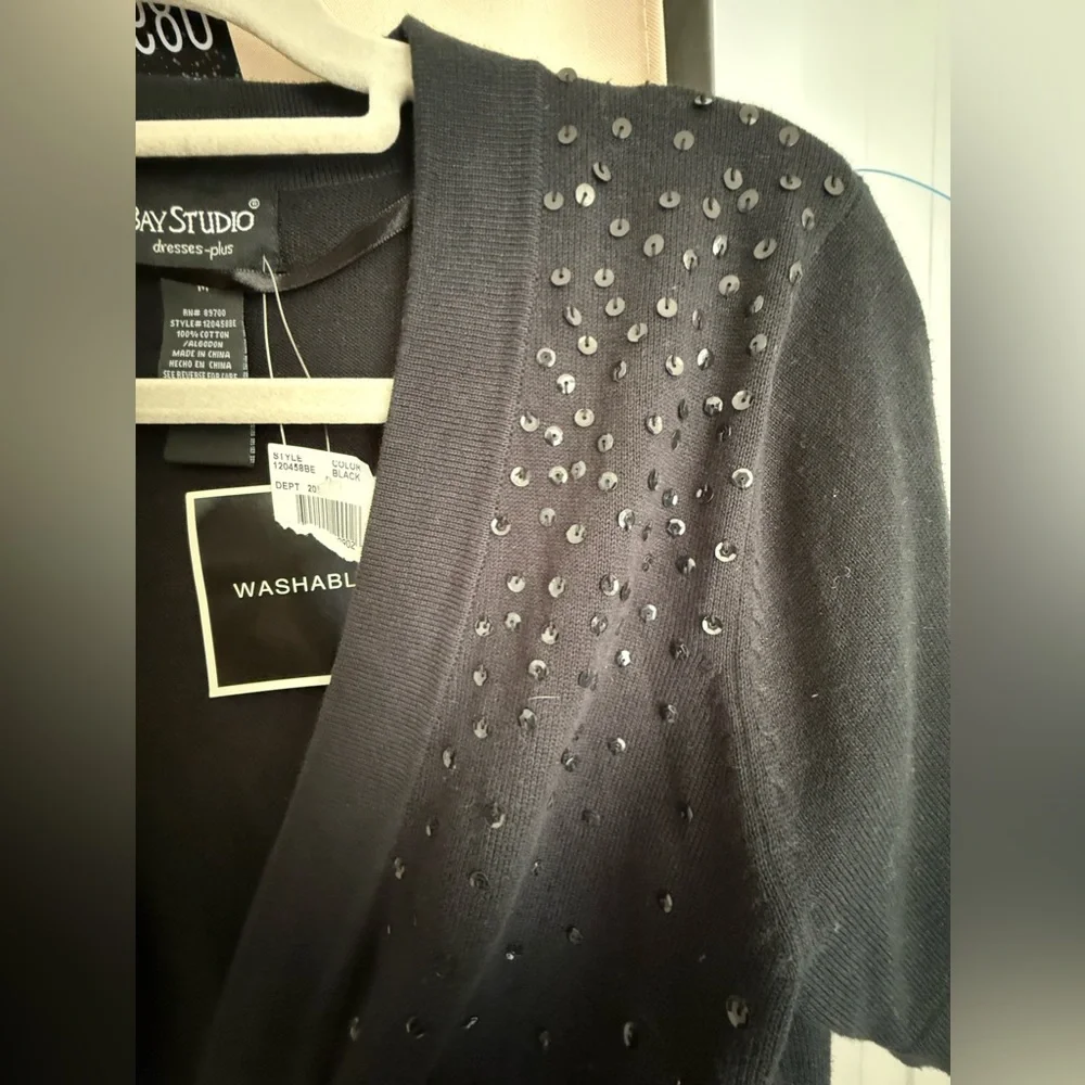 Bay Studio Black Women's Cropped Sequin Sweater. NWT. Size Medium. - Picture 3 of 5